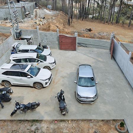 Xtsy Travellers Hostel Shillong Exterior photo