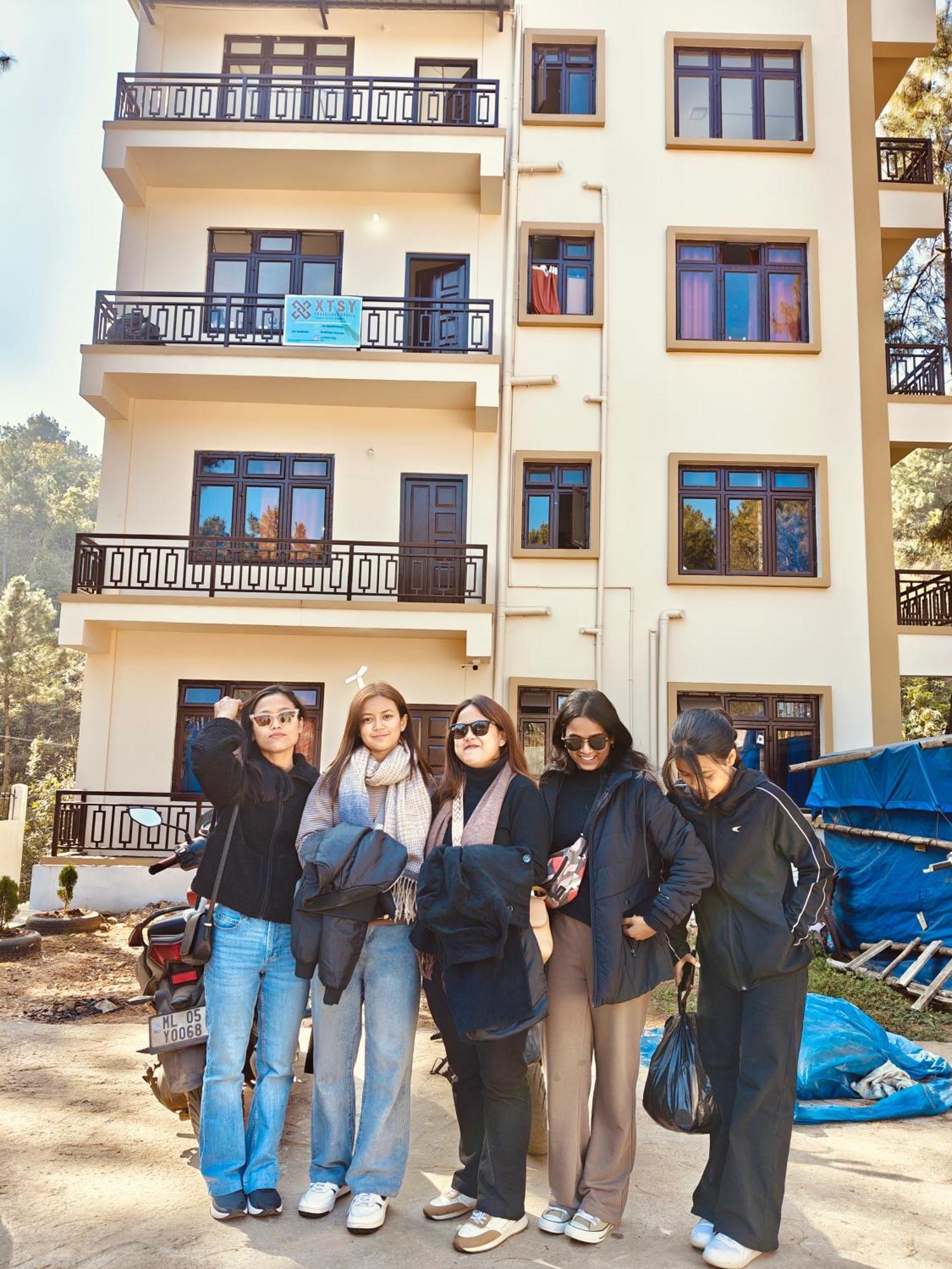 Xtsy Travellers Hostel Shillong Exterior photo