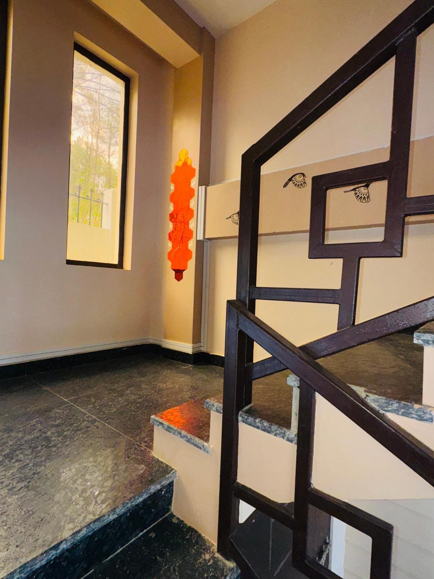 Xtsy Travellers Hostel Shillong Exterior photo