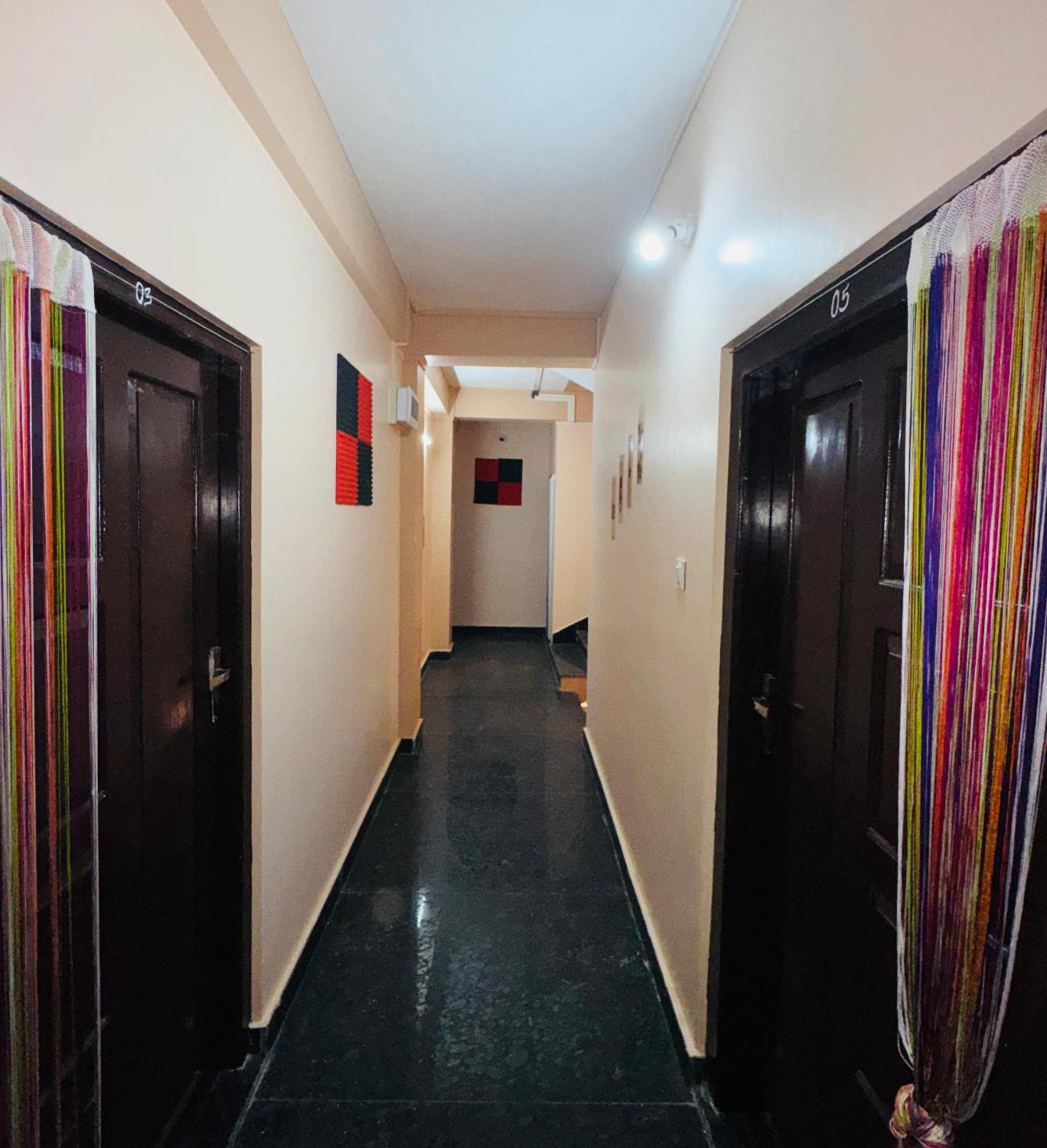 Xtsy Travellers Hostel Shillong Exterior photo